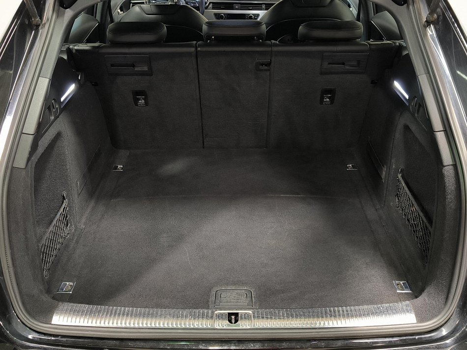 Audi A4 3.0 TDi V6 S-line Quattro
