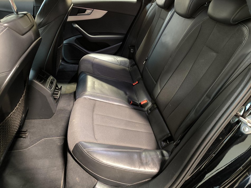 Audi A4 3.0 TDi V6 S-line Quattro
