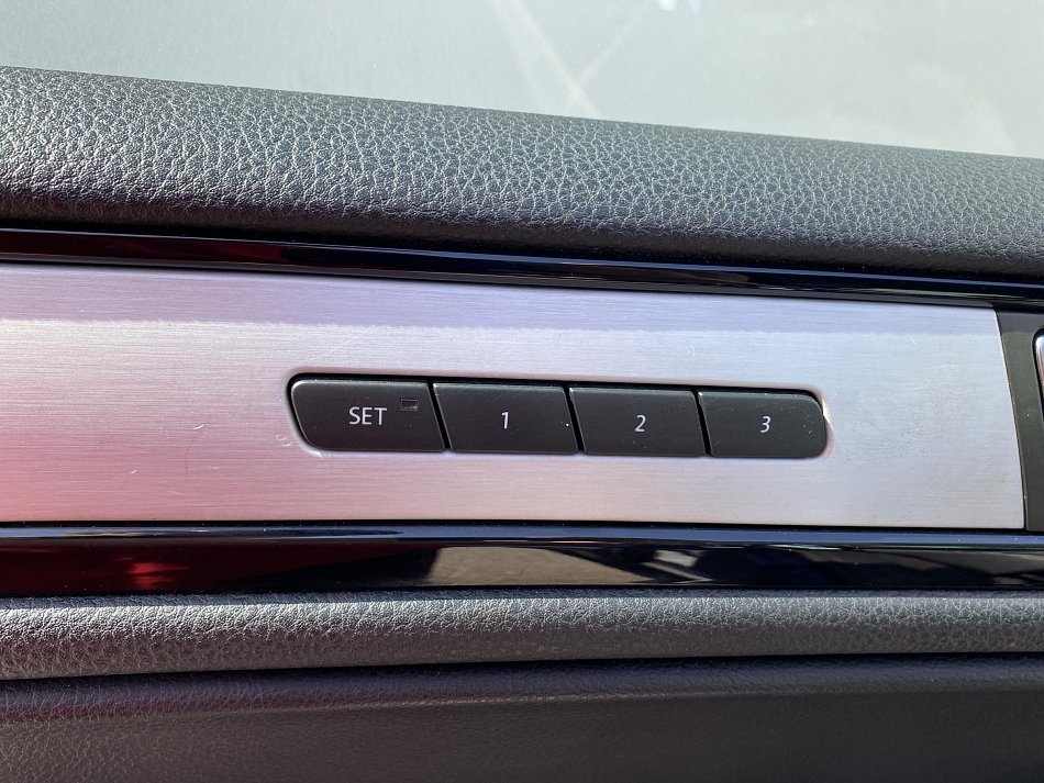 Volkswagen Touareg 3.0 TDi V6  4x4