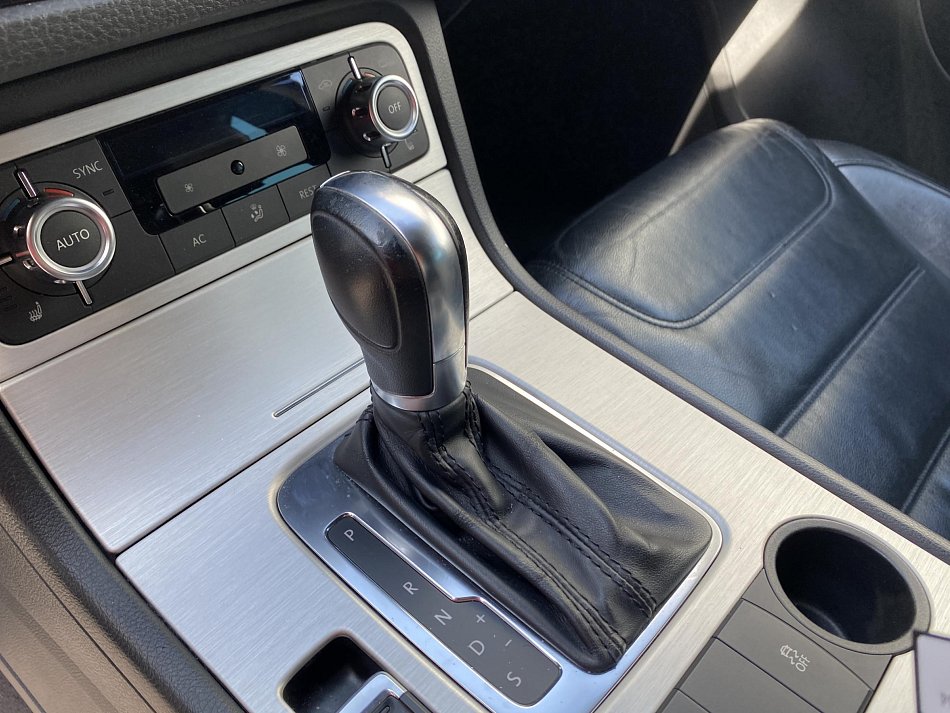 Volkswagen Touareg 3.0 TDi V6  4x4