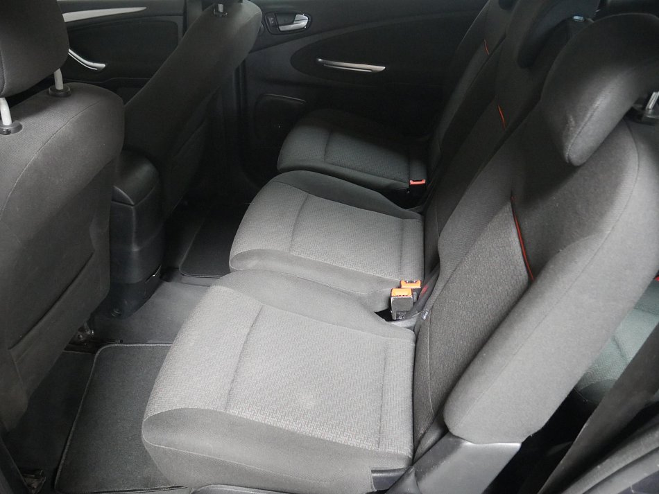 Ford S-MAX 2.0i 