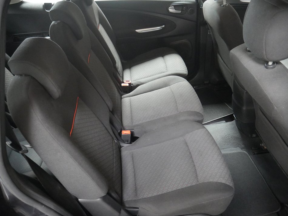 Ford S-MAX 2.0i 