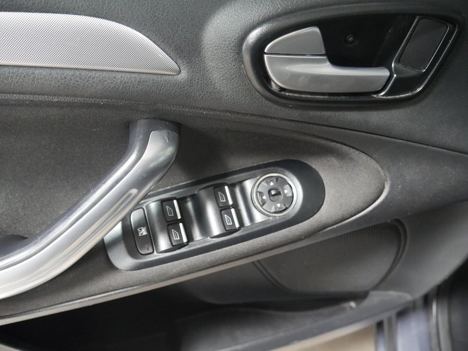Ford S-MAX 2.0i 