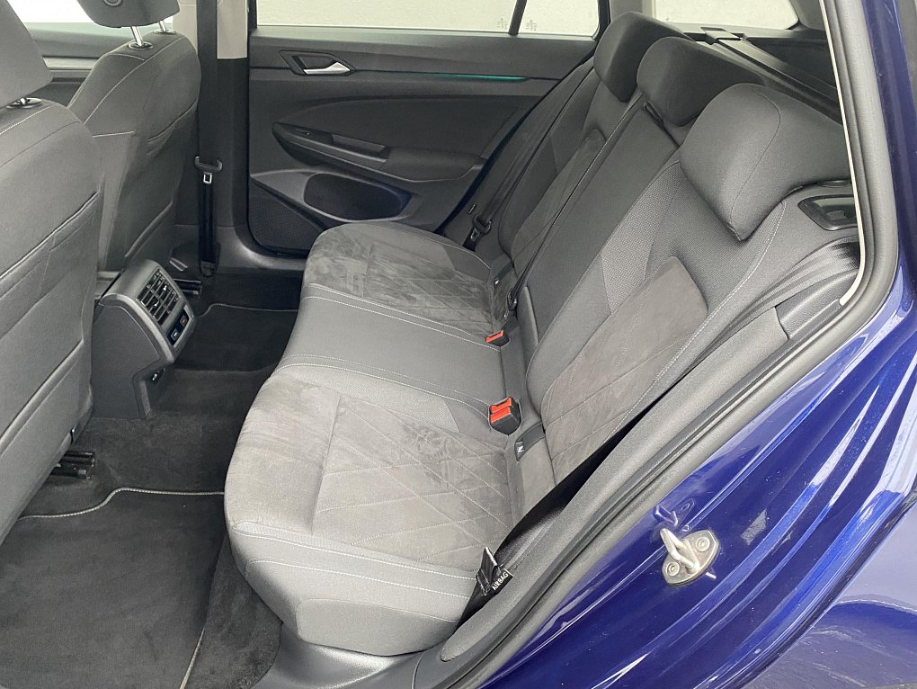 Volkswagen Golf 1.5 e-TSi Style