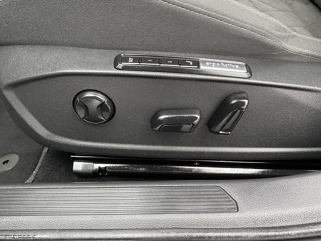 Volkswagen Golf 1.5 e-TSi Style