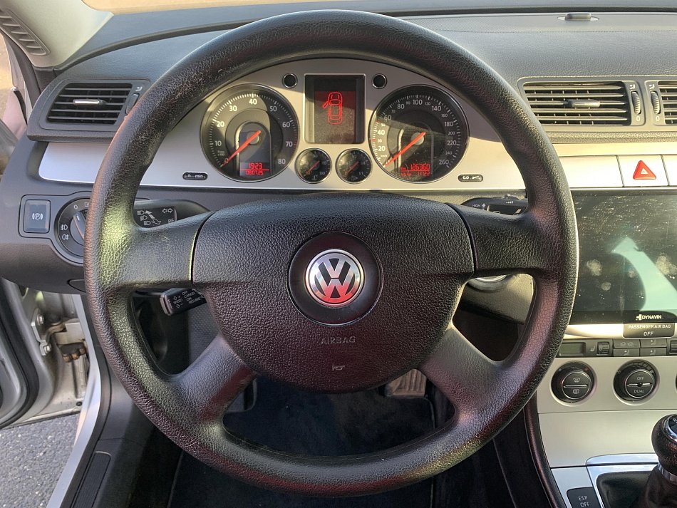 Volkswagen Passat 1.6 FSi 