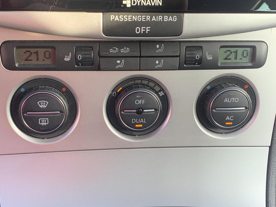 Volkswagen Passat 1.6 FSi 