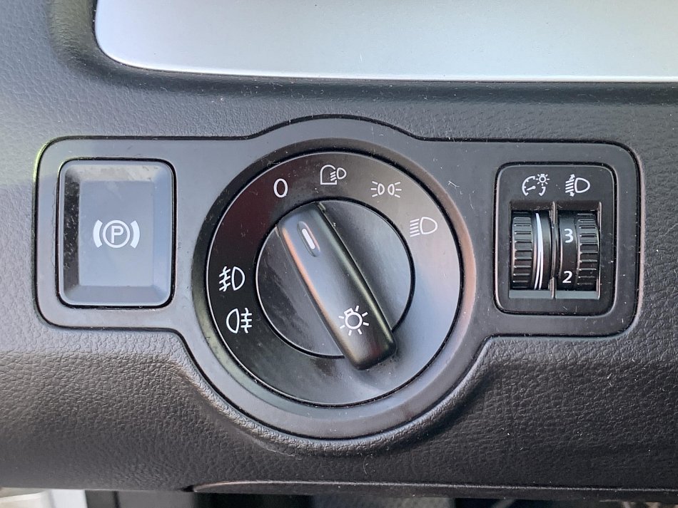 Volkswagen Passat 1.6 FSi 
