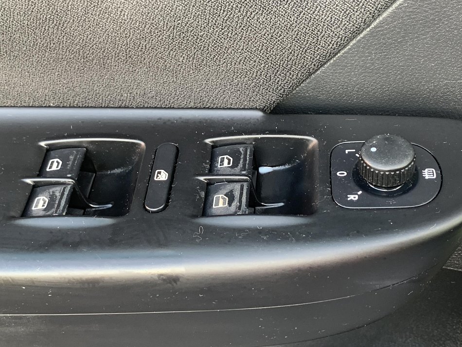 Volkswagen Passat 1.6 FSi 