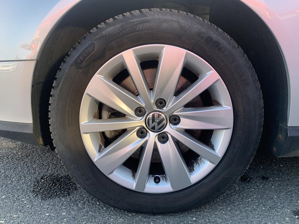 Volkswagen Passat 1.6 FSi 