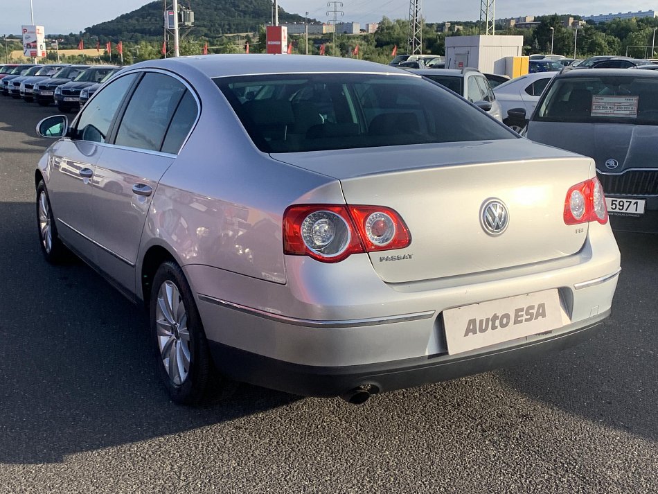 Volkswagen Passat 1.6 FSi 