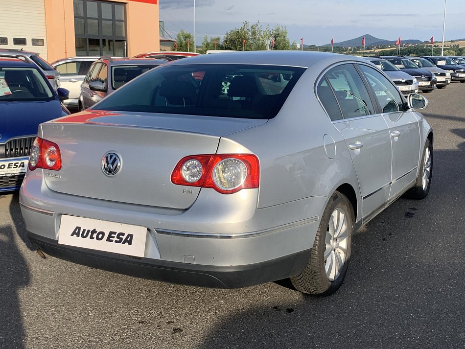 Volkswagen Passat 1.6 FSi 