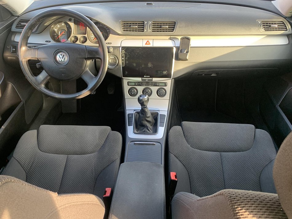 Volkswagen Passat 1.6 FSi 