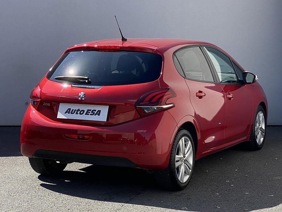 Peugeot 208 1.2i Signature