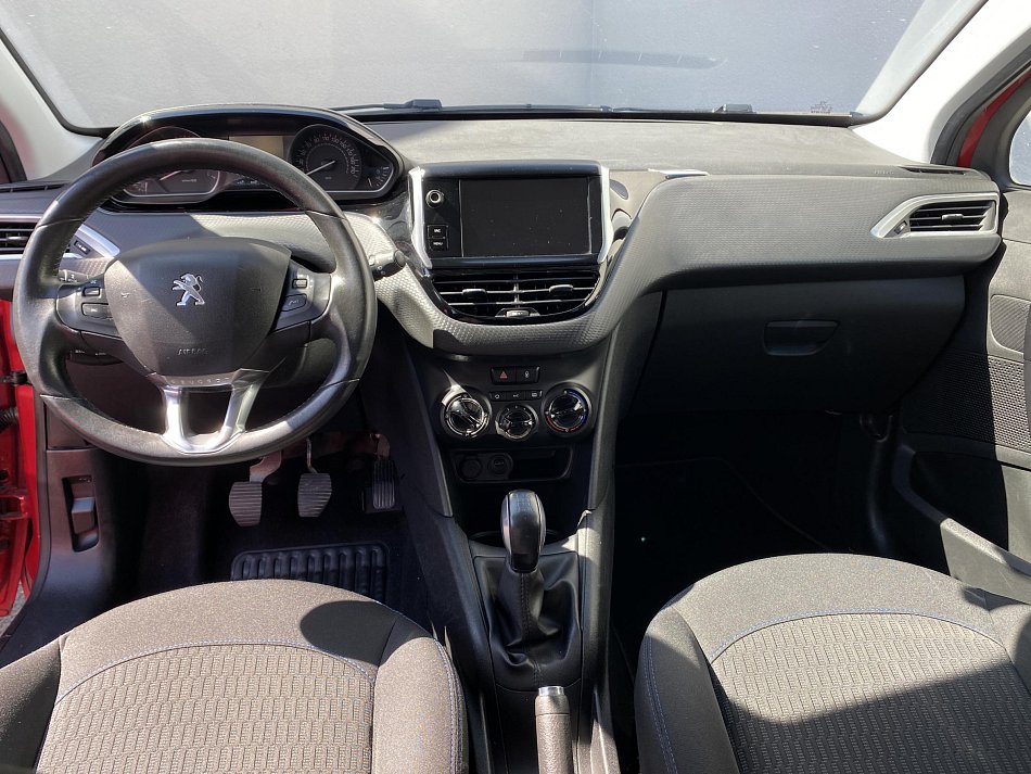 Peugeot 208 1.2i Signature