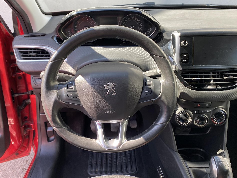 Peugeot 208 1.2i Signature
