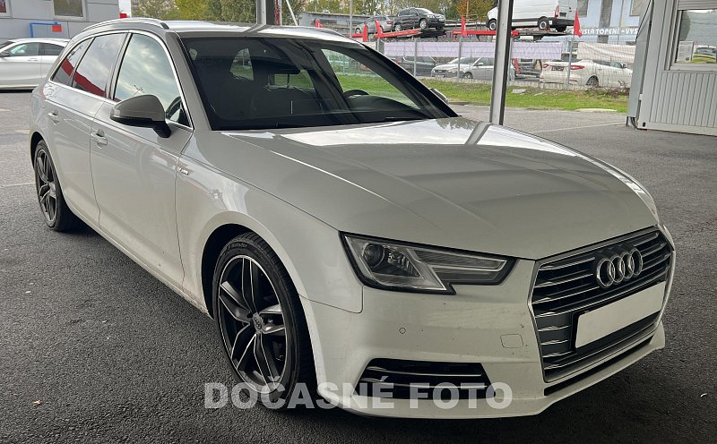 Audi A4 2.0 TDi S-line Quattro