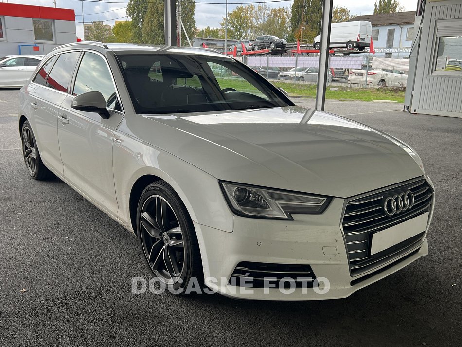 Audi A4 2.0 TDi S-line Quattro