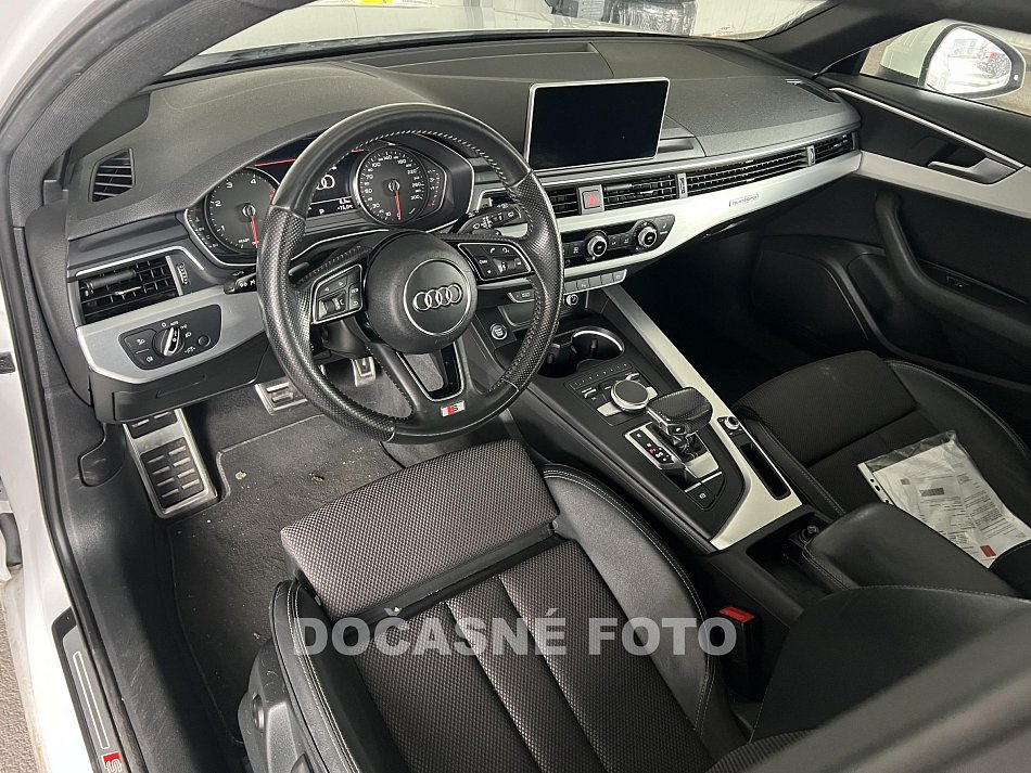 Audi A4 2.0 TDi S-line Quattro