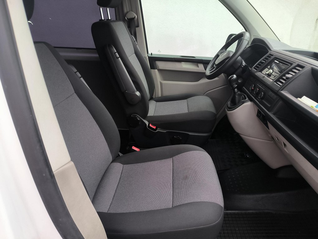 Volkswagen Transporter 2.0TDi  T6 L2 9míst