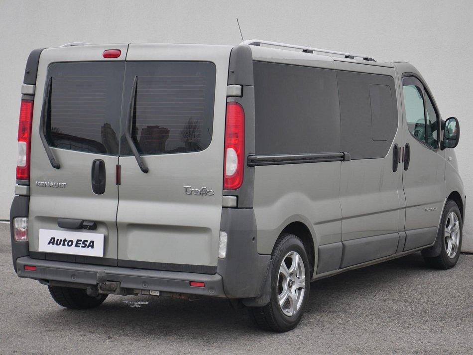 Renault Trafic 2.5dCi Passenger L2 9míst