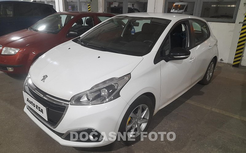 Peugeot 208 1.2i 