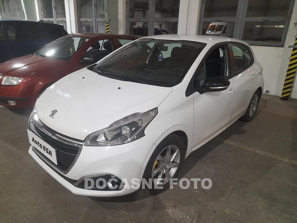Peugeot 208 1.2i 