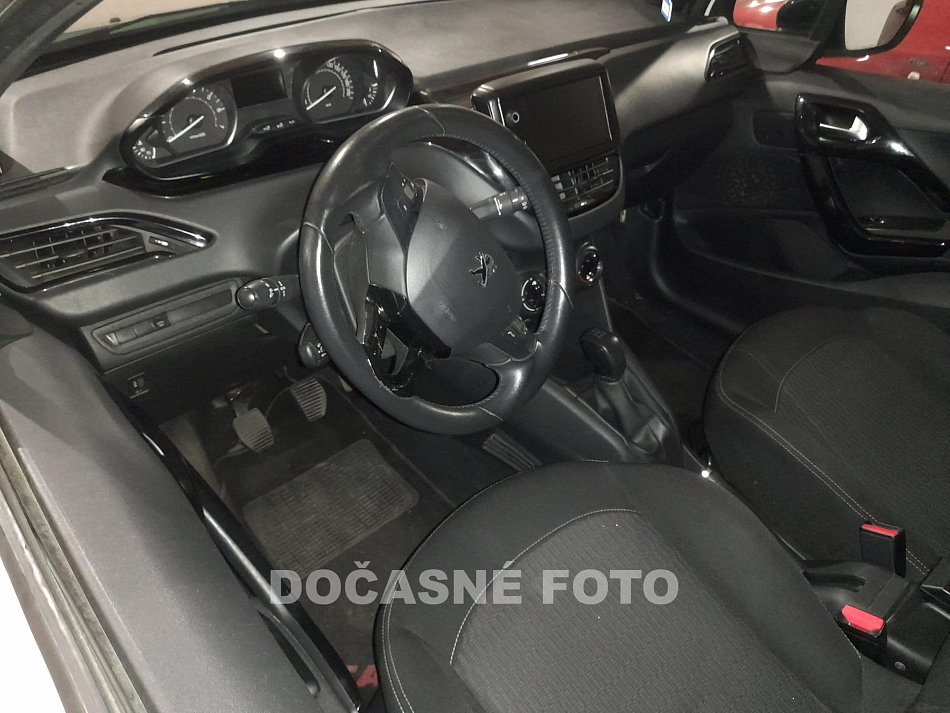 Peugeot 208 1.2i 