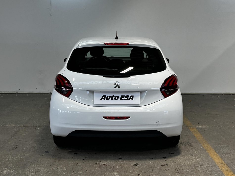 Peugeot 208 1.2i 