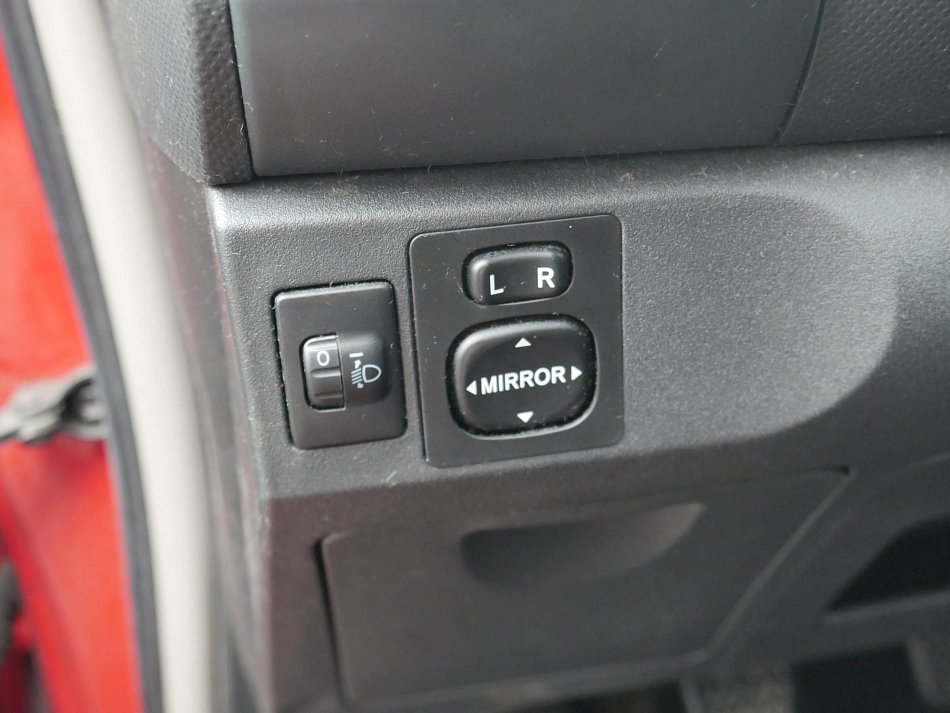 Toyota Yaris 1.0 VVT-i 