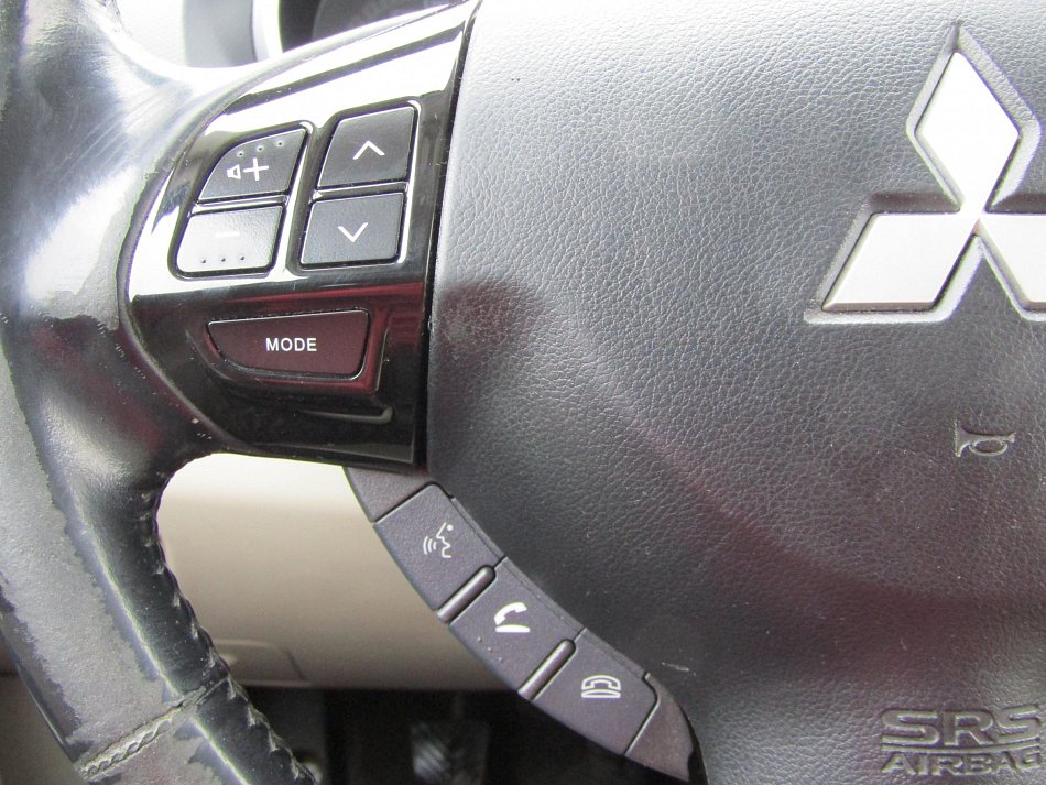 Mitsubishi Outlander 2.0 D  4x4, 7míst