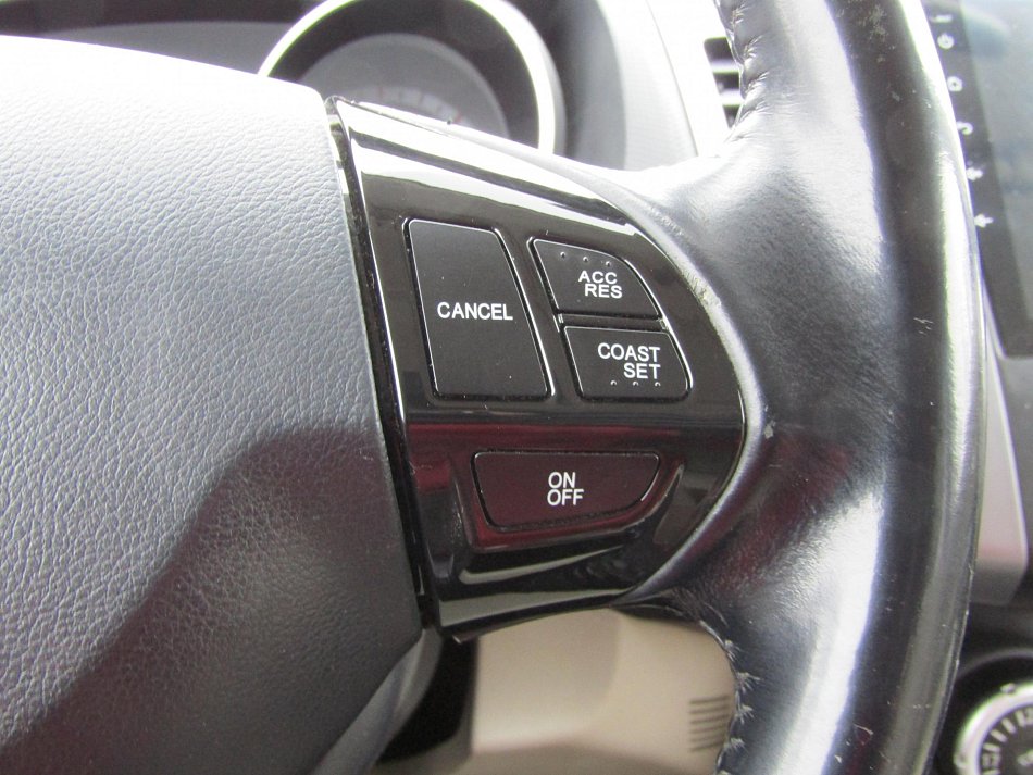 Mitsubishi Outlander 2.0 D  4x4, 7míst