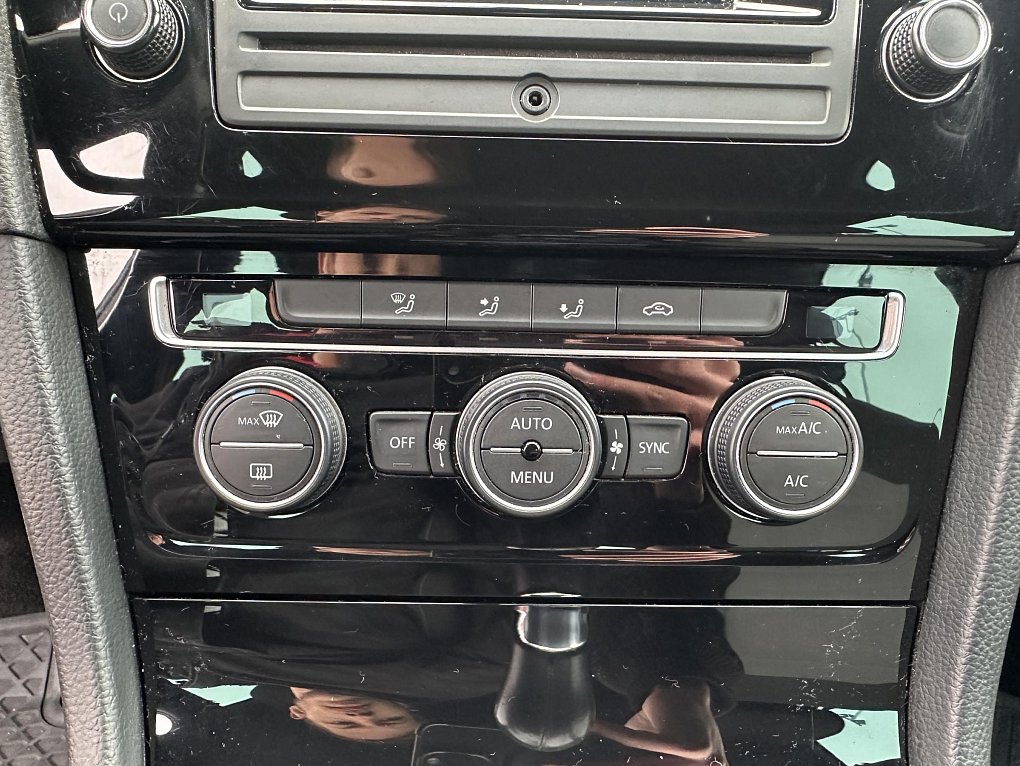 Volkswagen Golf 1.2TSI 