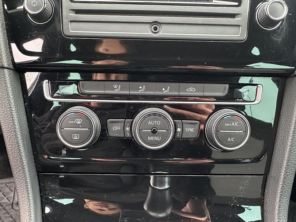 Volkswagen Golf 1.2TSI 