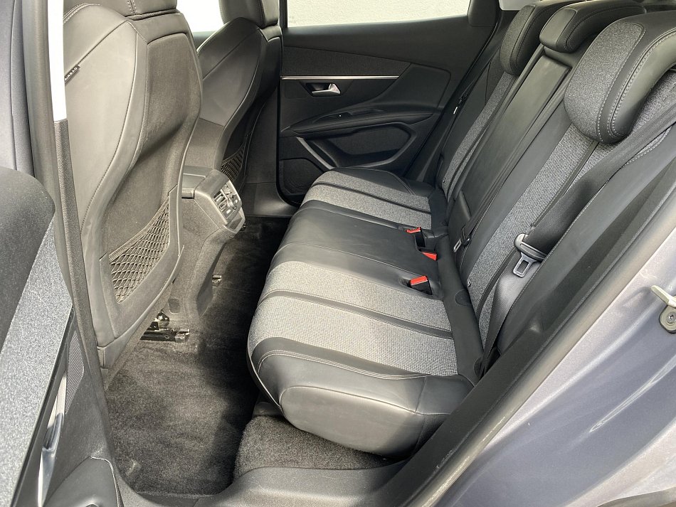 Peugeot 3008 1.2PT Allure