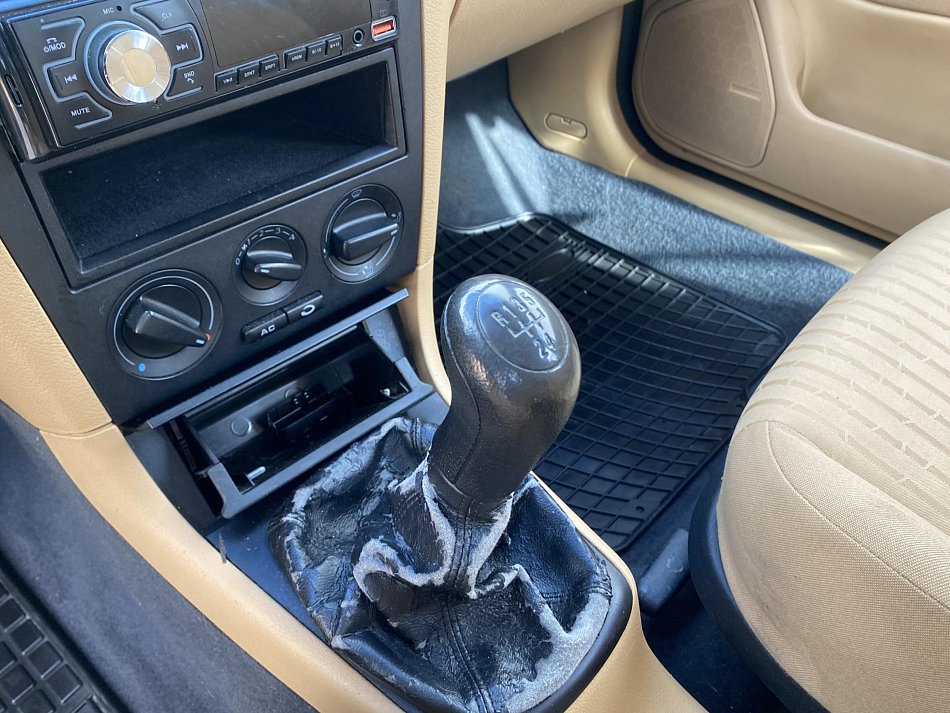 Škoda Octavia 1.6 MPi Elegance