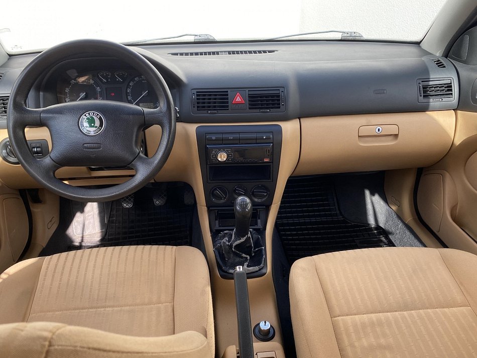 Škoda Octavia 1.6 MPi Elegance