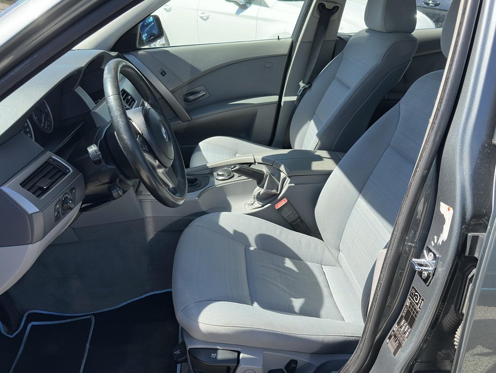 BMW Řada 5 2.5i  523i