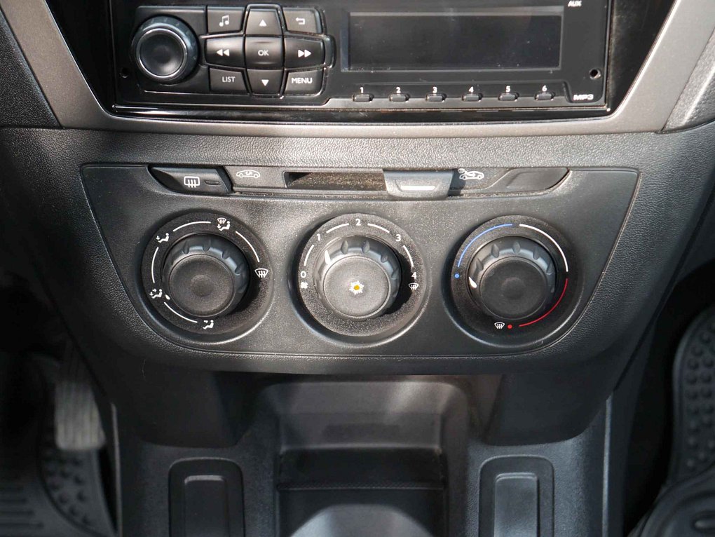 Peugeot 301 1.6 VTi Allure