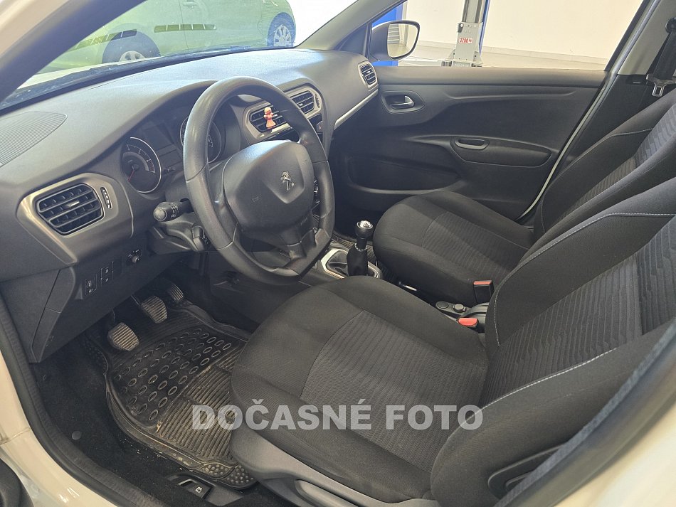 Peugeot 301 1.6i 