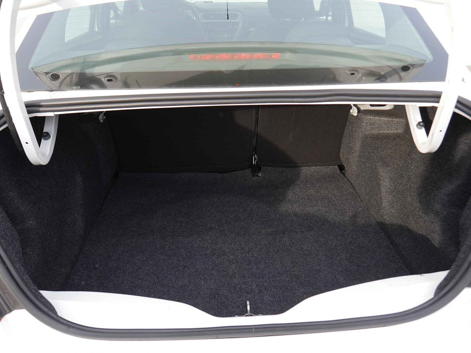 Peugeot 301 1.6 VTi Allure