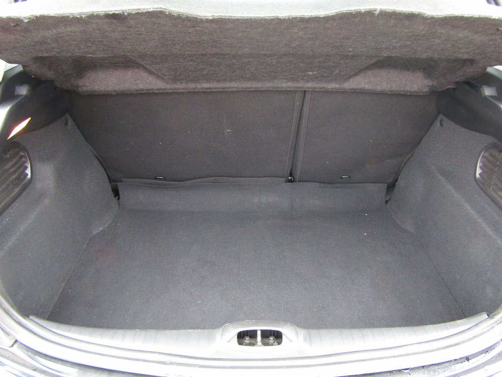 Peugeot 208 1.2i 