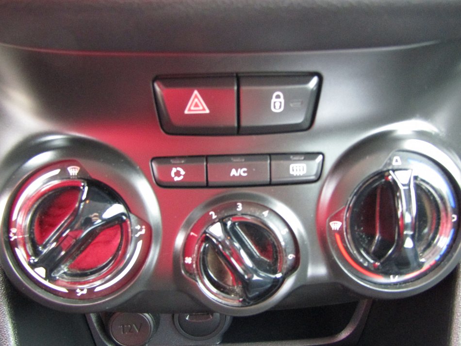 Peugeot 208 1.2i 