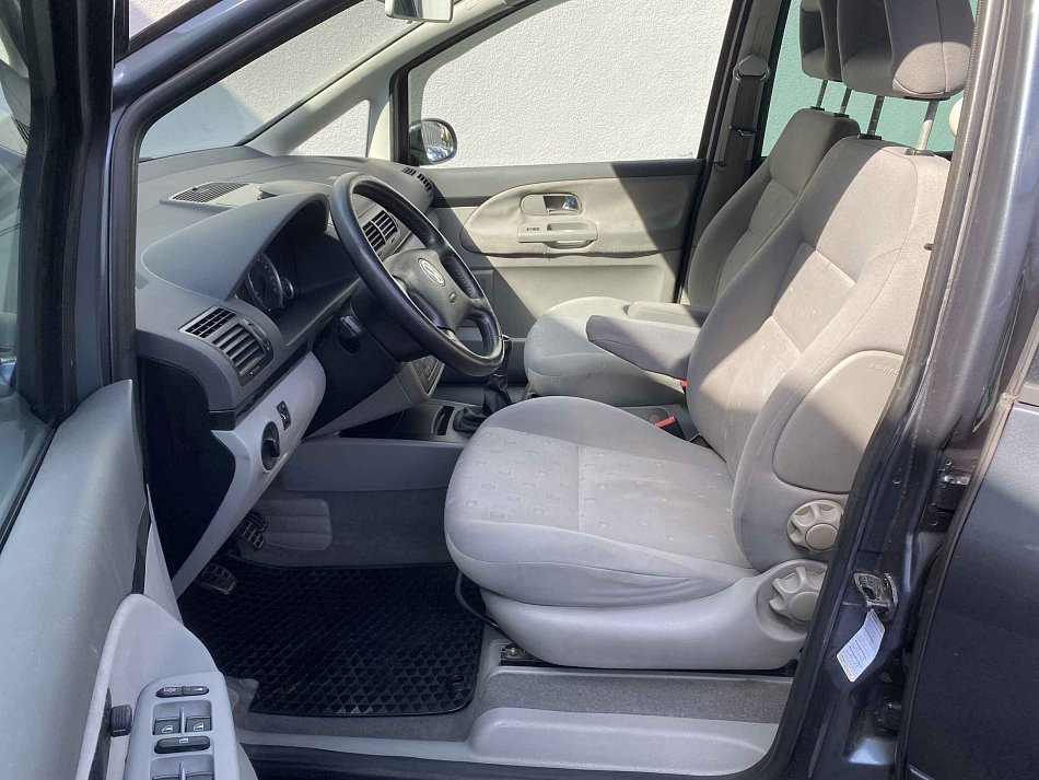 Volkswagen Sharan 2.0i 