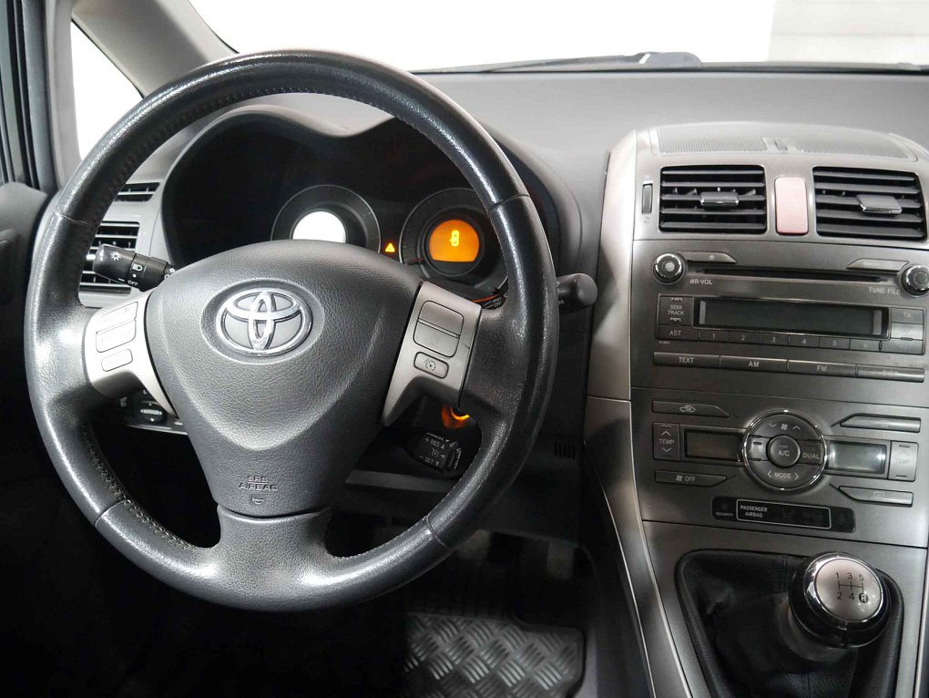 Toyota Auris 1.6 VVT-i 