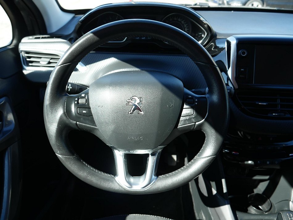 Peugeot 2008 1.2i 