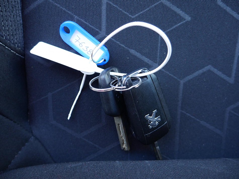 Peugeot 2008 1.2i 