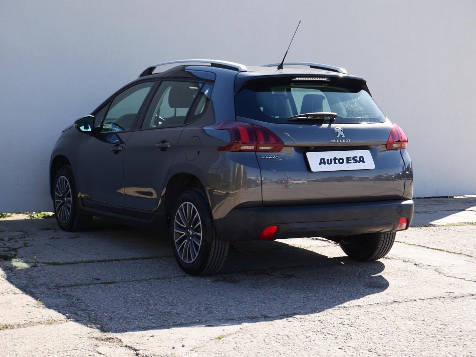 Peugeot 2008 1.2i 
