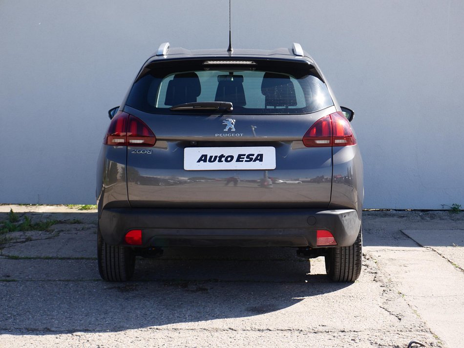 Peugeot 2008 1.2i 