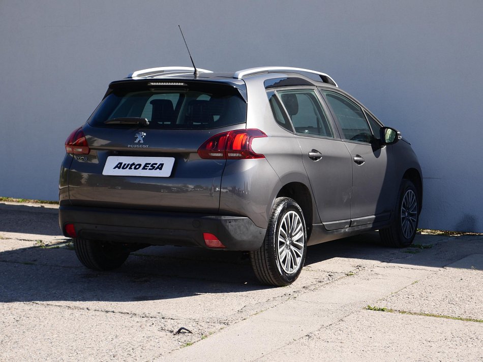Peugeot 2008 1.2i 